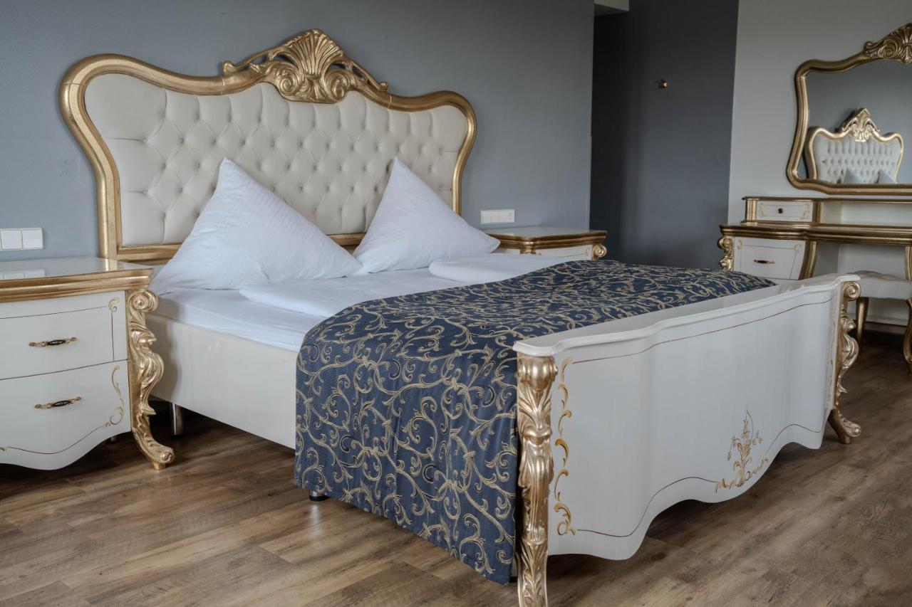 Eventlocation & Hotel Schloss Neuburg Obrigheim Εξωτερικό φωτογραφία